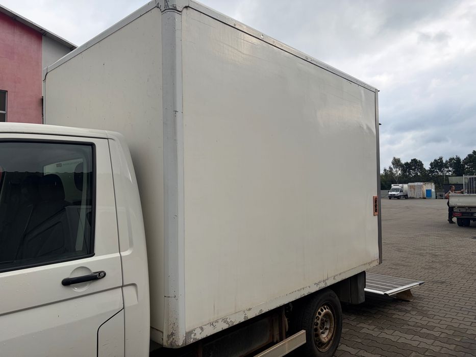 Kontener z windą załadowcza volkswagen
