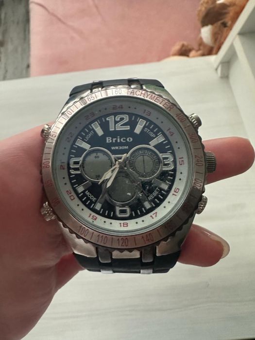 Продам часи Brico