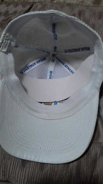 Бейсболка фирменная Wigan Athletic Football Club .