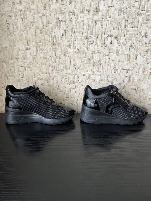 Кросівки чорні GEOX