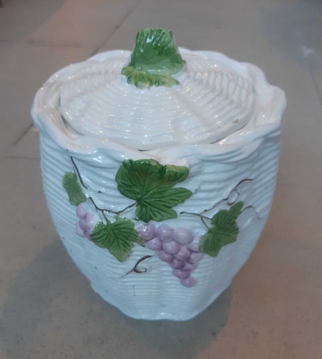 Bonito Pote em faiança Portuguesa