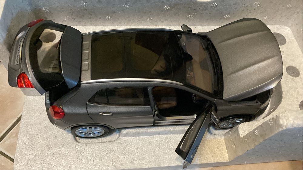 Miniatura Mercedes e Fiat