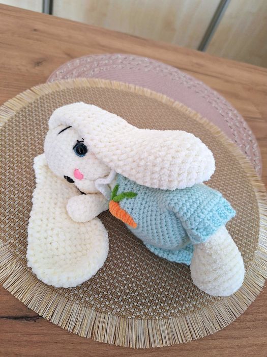 Królik, maskotka, handmade na szydełku.