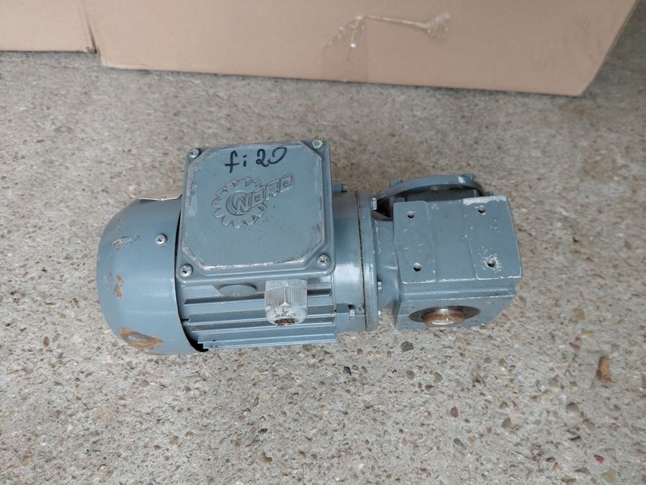 Motoreduktor - 30 obr. Fi 20 mm