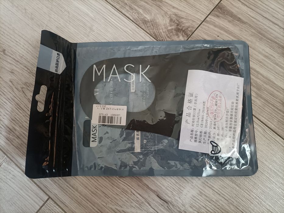 Nowa maseczka materiałowa ochronna na twarz