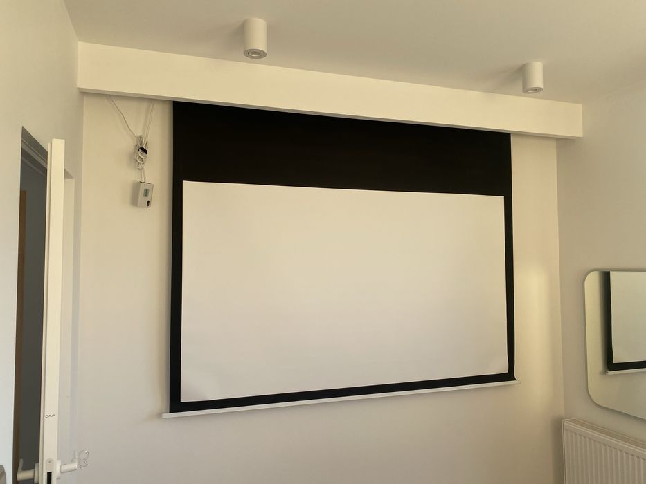 Ekran do projektora AVtek Cinema Electric 200 x 200