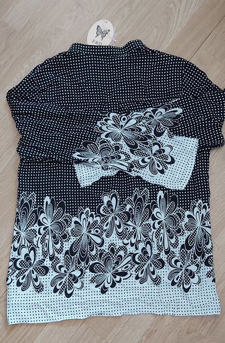 Blusa preta e branca. 100% algodão. Tamanho M