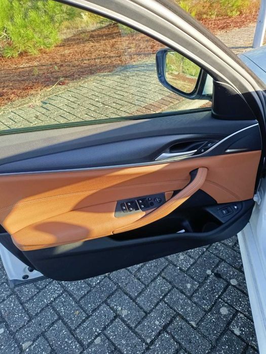BMW 530E PACK M Viatura Nacional e estimada