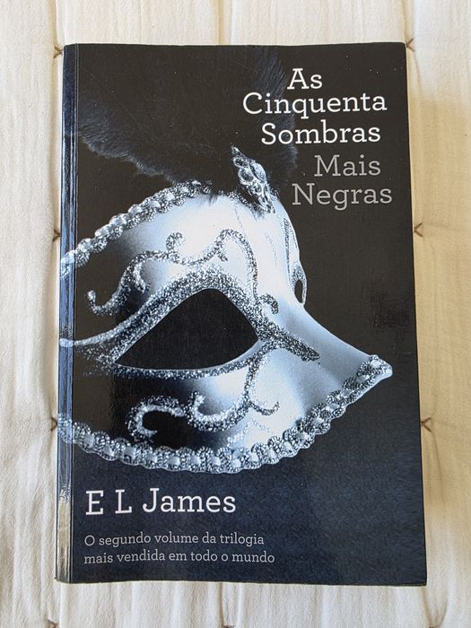 Livro "As Cinquenta Sombras Mais Negras" de E. L. James (romance)