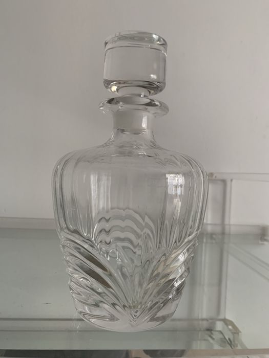 Quatro garrafas de vidro para  licores