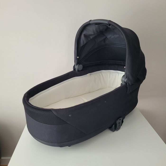 Gondola Cybex Cot S Lux Moon Black
