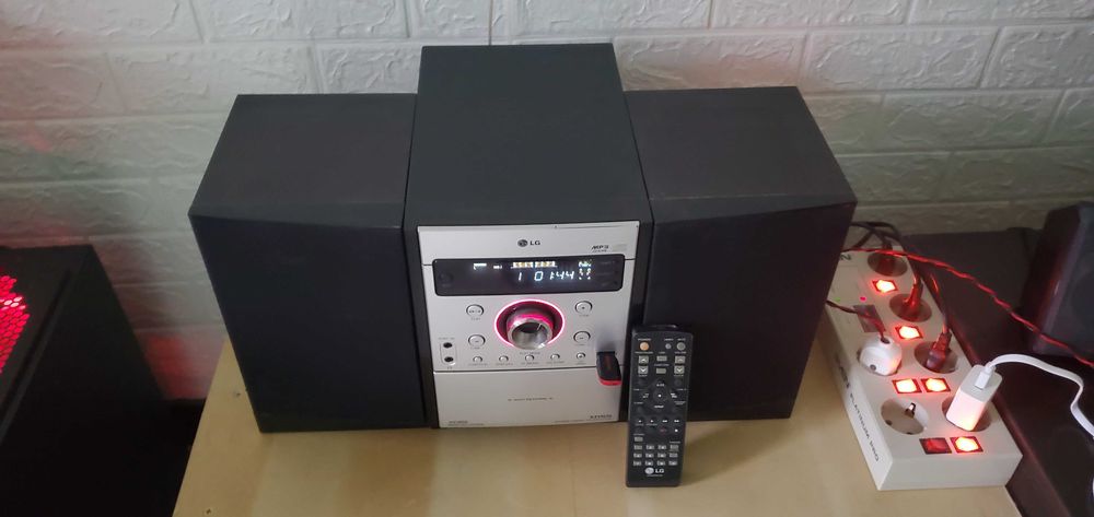 Музичний центр LG XC-U62X 60W диск + кассета + радио + USB + AUX