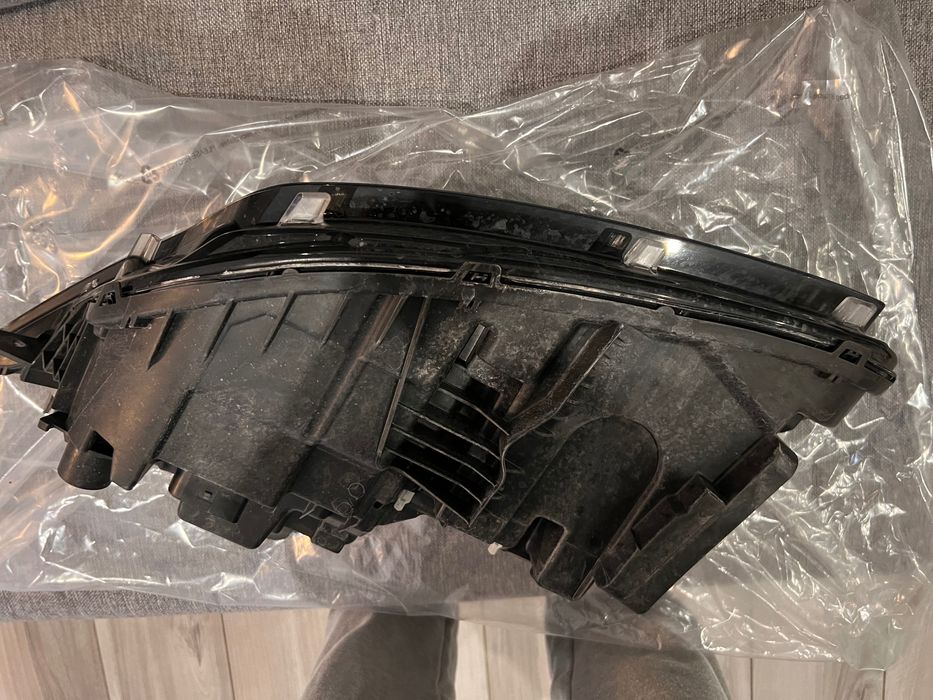 Reflektor przedni PRAWY Volvo XC90 2020 – Full