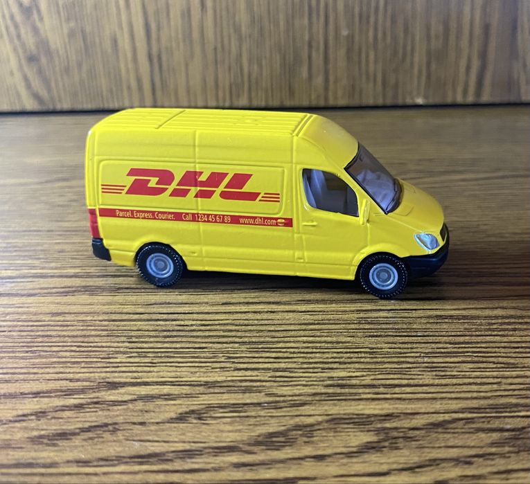 Модель DHL Mercedes-Benz Sprinter фургон - колекційна машинка