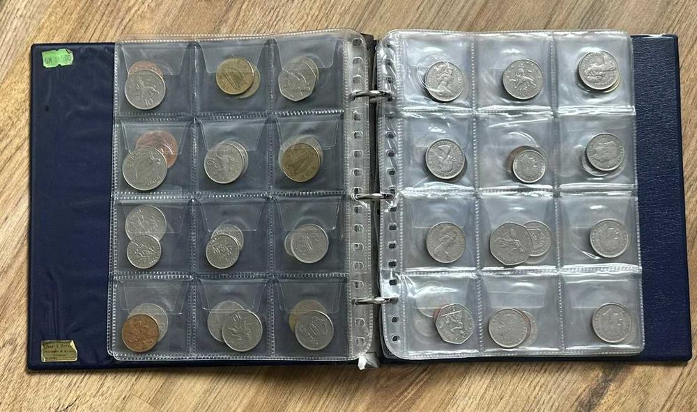 Álbum com 96 moedas