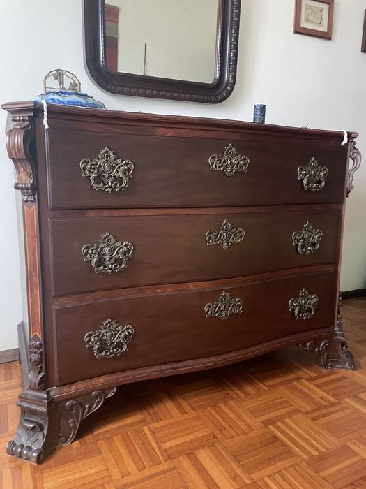 Comoda D Jose em madeira de vinhatico