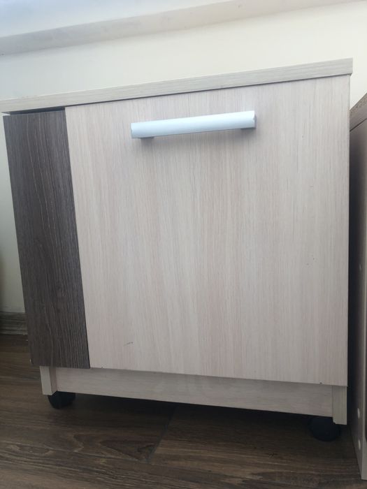 Тумба на колесиках 50х45.5х38