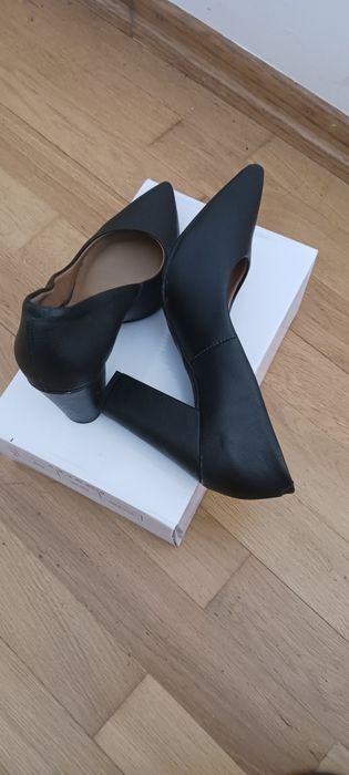 Sapato salto alto seminovo