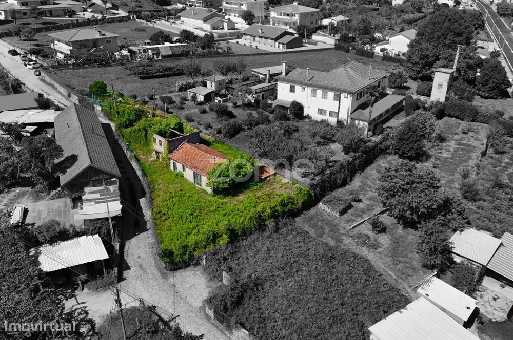 Moradia para Restauro em Ronfe | 655 m² de terreno