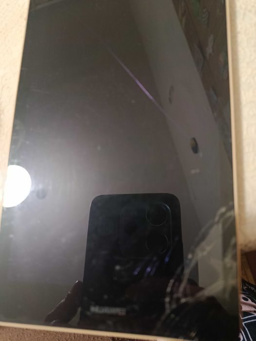 Продам планшет Huawei.