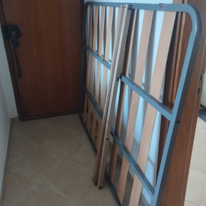 Cama de casal em pinho mel
