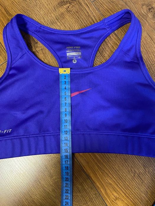 Спортивний топ Nike