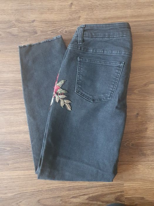 Jeansy czarne haftowane róże 40 L XL spodnie damskie