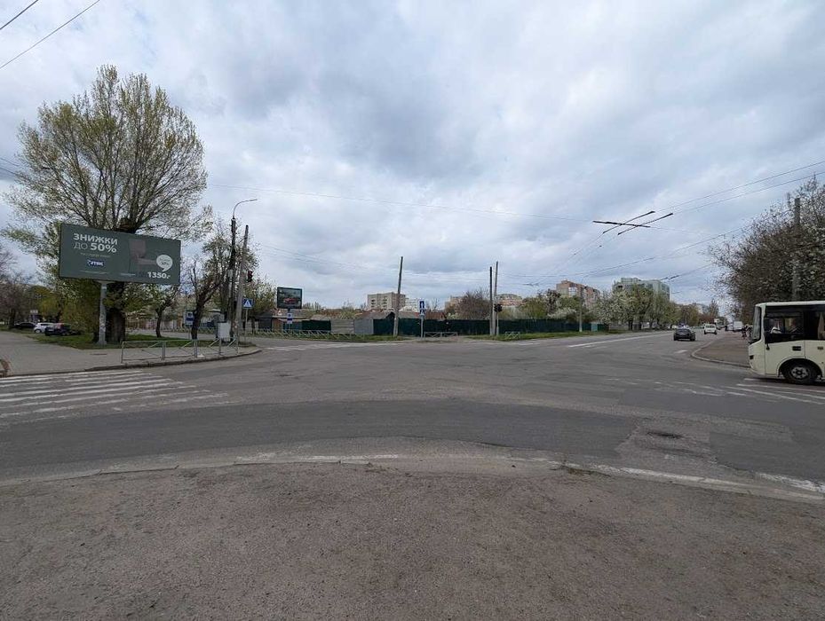 Продамо фасадну ділянку на розі Благовістна та Сінна під автомийку чи СТО