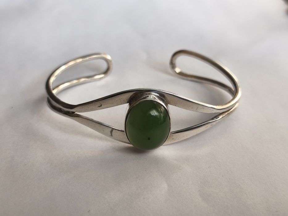 Srebrna bransoletka z nefrytem Spółdzielnia Warmet