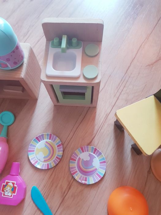 Drewniana kuchnia do zabawy dla dzieci