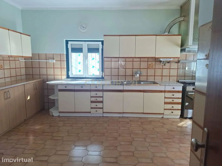 Arrendamento T3 - Andar de Moradia + Sótão - 1.650,00€
