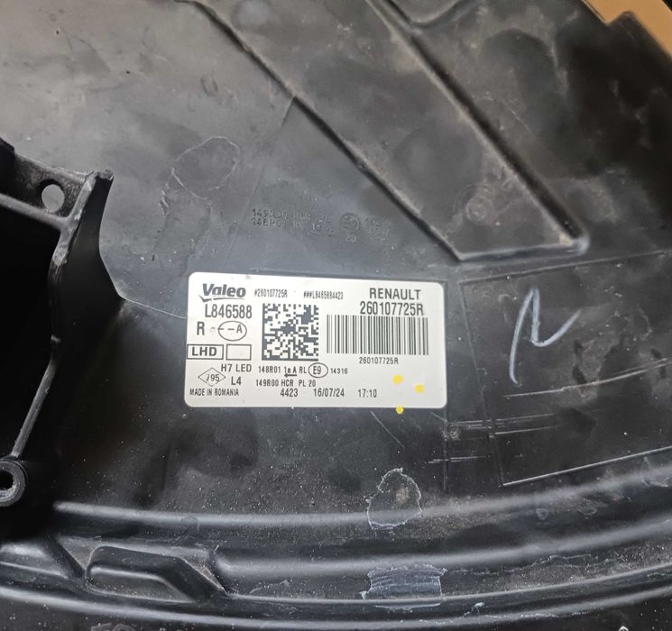 Dacia Duster III lampa Led prawa prawy przod