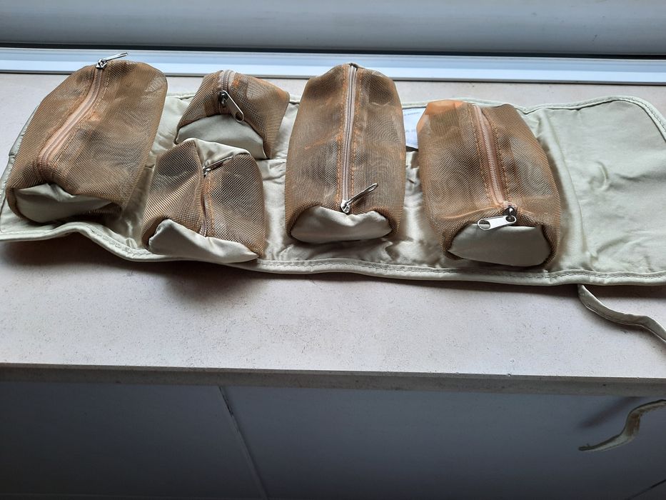 Necessaires Parfois e Piz Buin. Novos