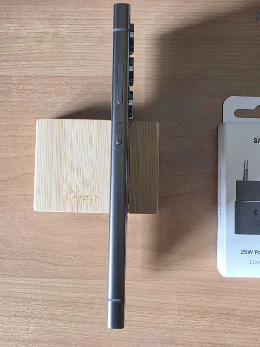 Samsung S24 Ultra - 256GB, com carregador Samsung 25 W