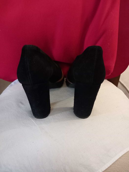 SAPATOS Pretos de Camurça - Salto Alto - COMO NOVOS
