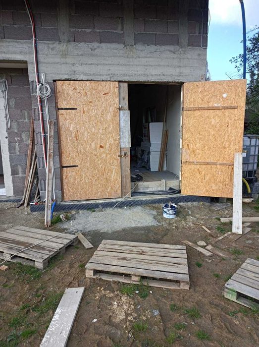 Tymczasowa brama garażowa na budowę 275x250, zawiasy, skoble, OSB