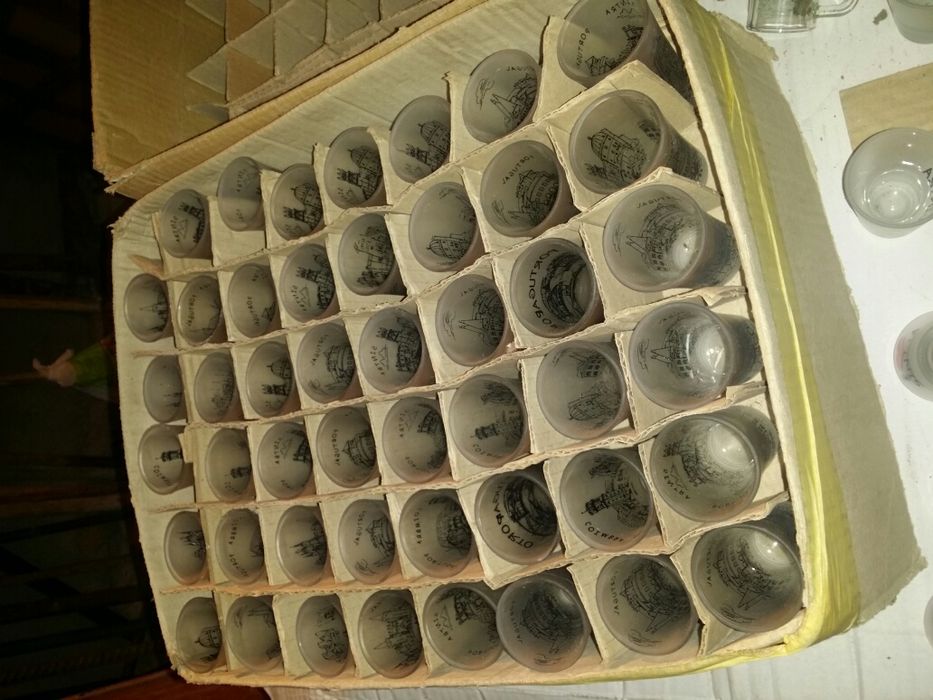 120 copos pequenos em vidro de sintra