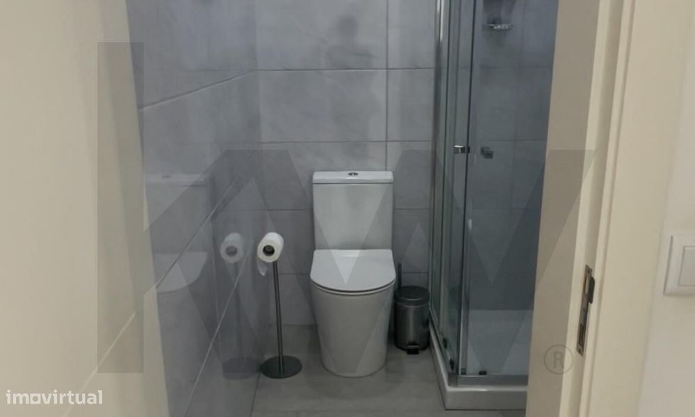 T1 remodelado e mobilado a 5 min de Cacilhas