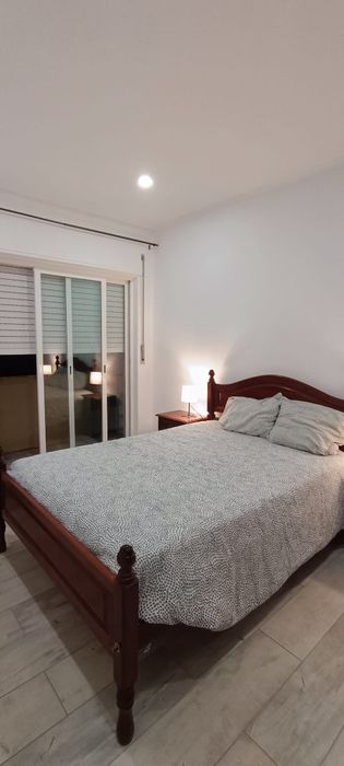 Quarto em Alhos Vedros com cama de casal