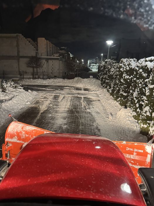 Odśnieżanie parkingów, dróg, placów manewrowych