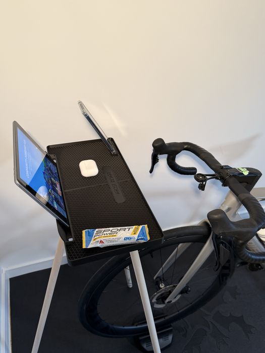 Stolik pod tablet na trenażer pod Zwift ipad