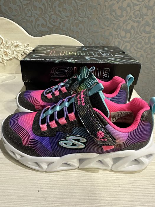 Skechers з підсвіткою р 32 33 33,5 35