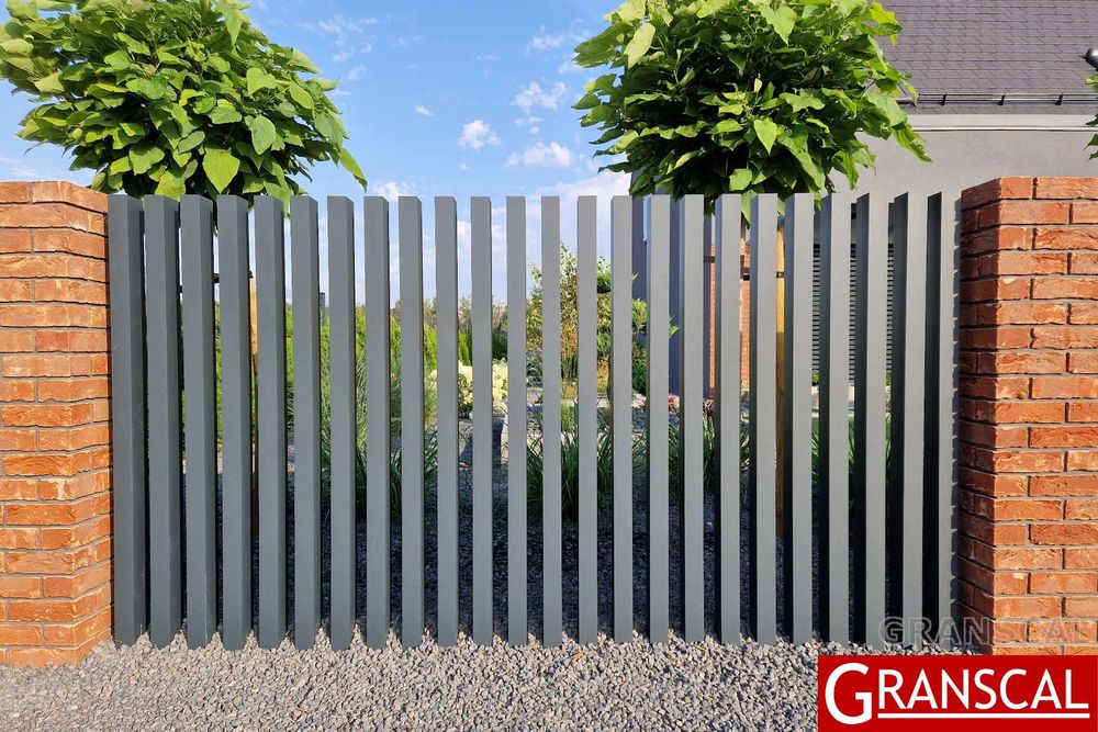 Palisada pionowa ogrodzenie pionowe aluminiowe płot grzebieniowy