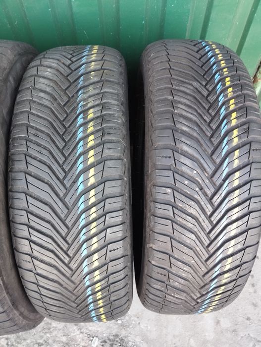 Пара всесезонних шин Michelin 205/60/16