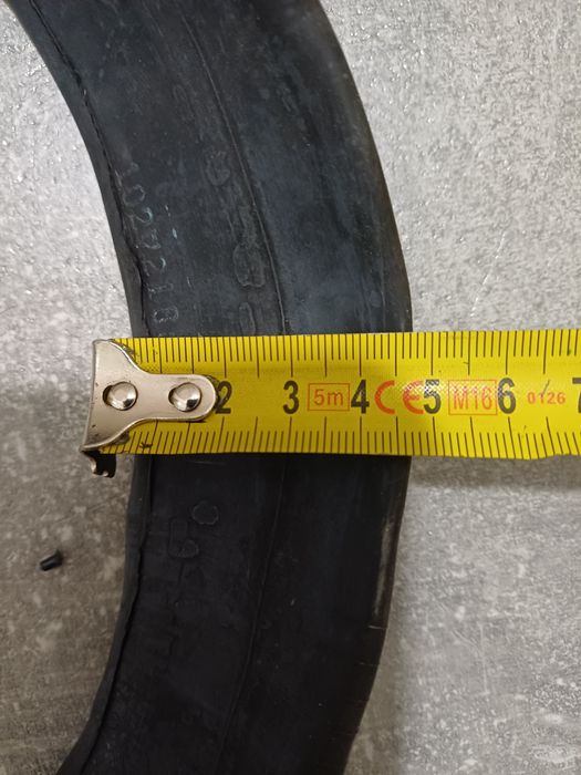 Dwie nieuzywane dentki do wózka lub małego rowerka