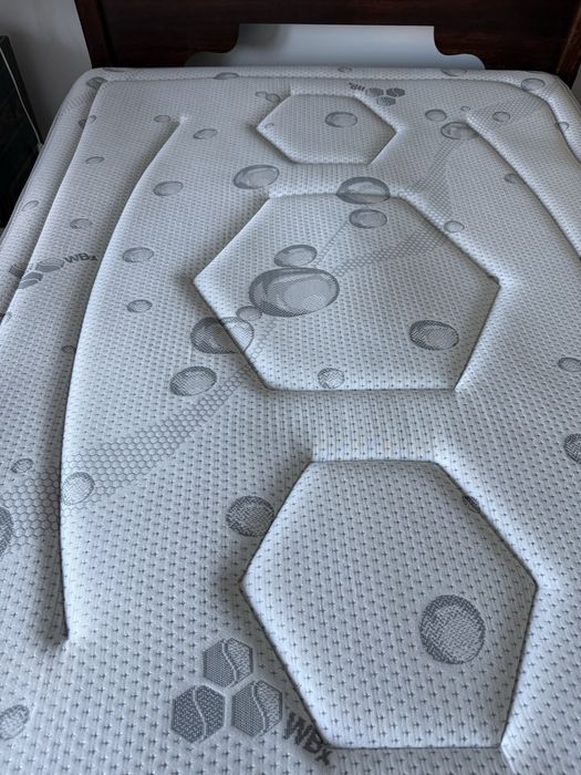Cama de casal estilo Dona Maria + colchão