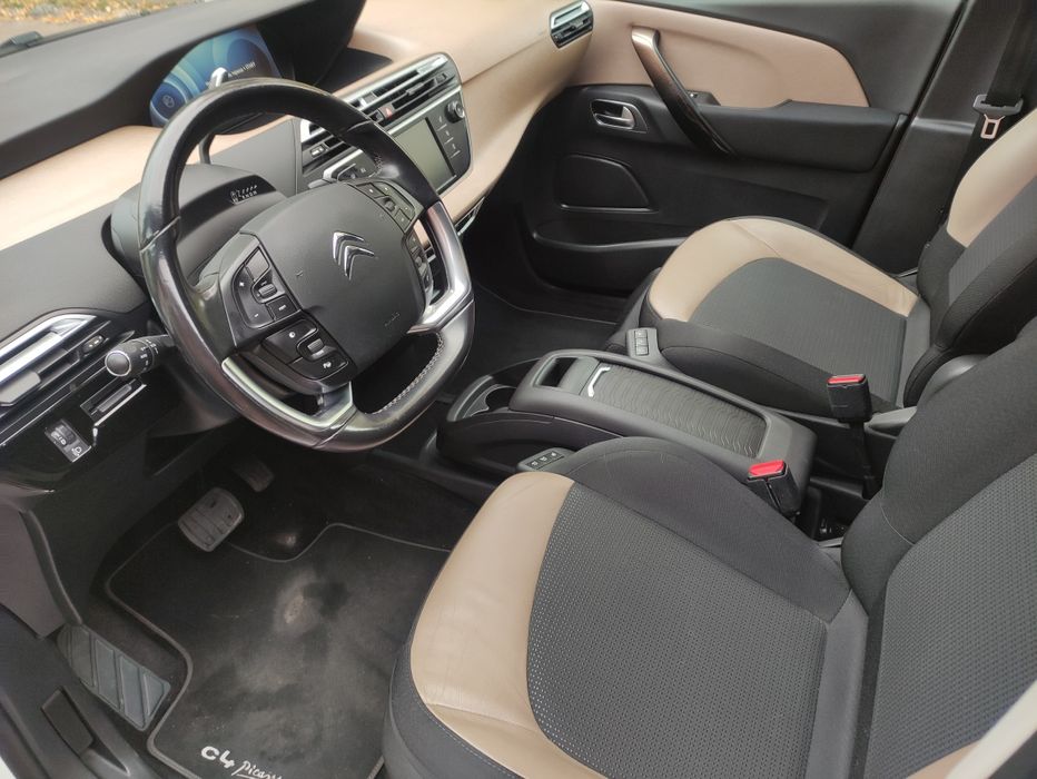 Автомобіль Сітроєн С4 гранд Пікассо