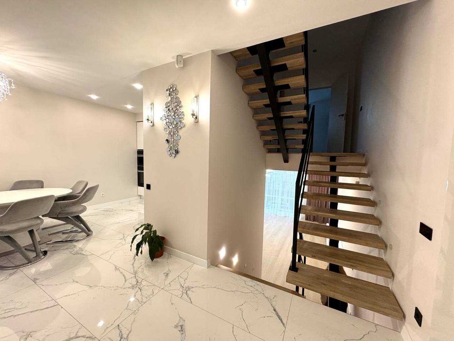 Котедж  з власним гаражем  Петра Полтави центр   300000