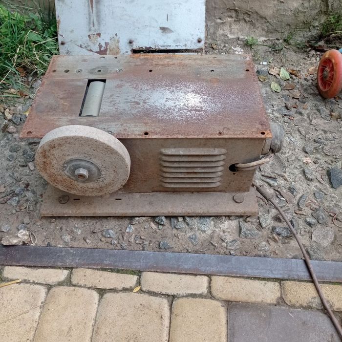 Фуганок с точильным камнем