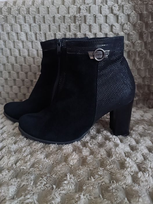 Замшеві жіночі осінні ботінки